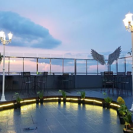 Aston Lampung City Hotel Бандар Лампунг Екстериор снимка